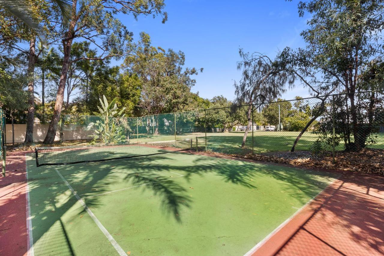 Stylish Townhouse, Private Courtyard Walk To Beach Noosaville Exterior foto