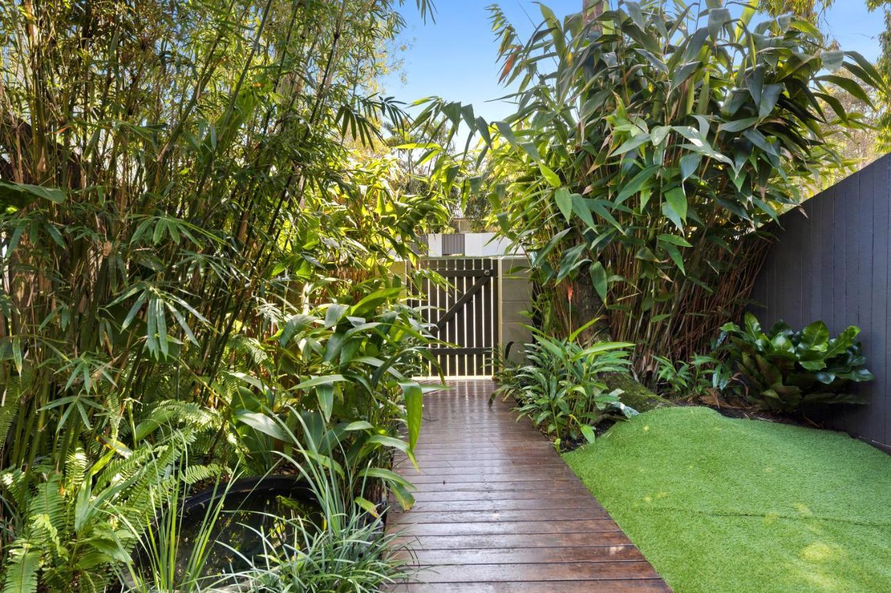 Stylish Townhouse, Private Courtyard Walk To Beach Noosaville Exterior foto
