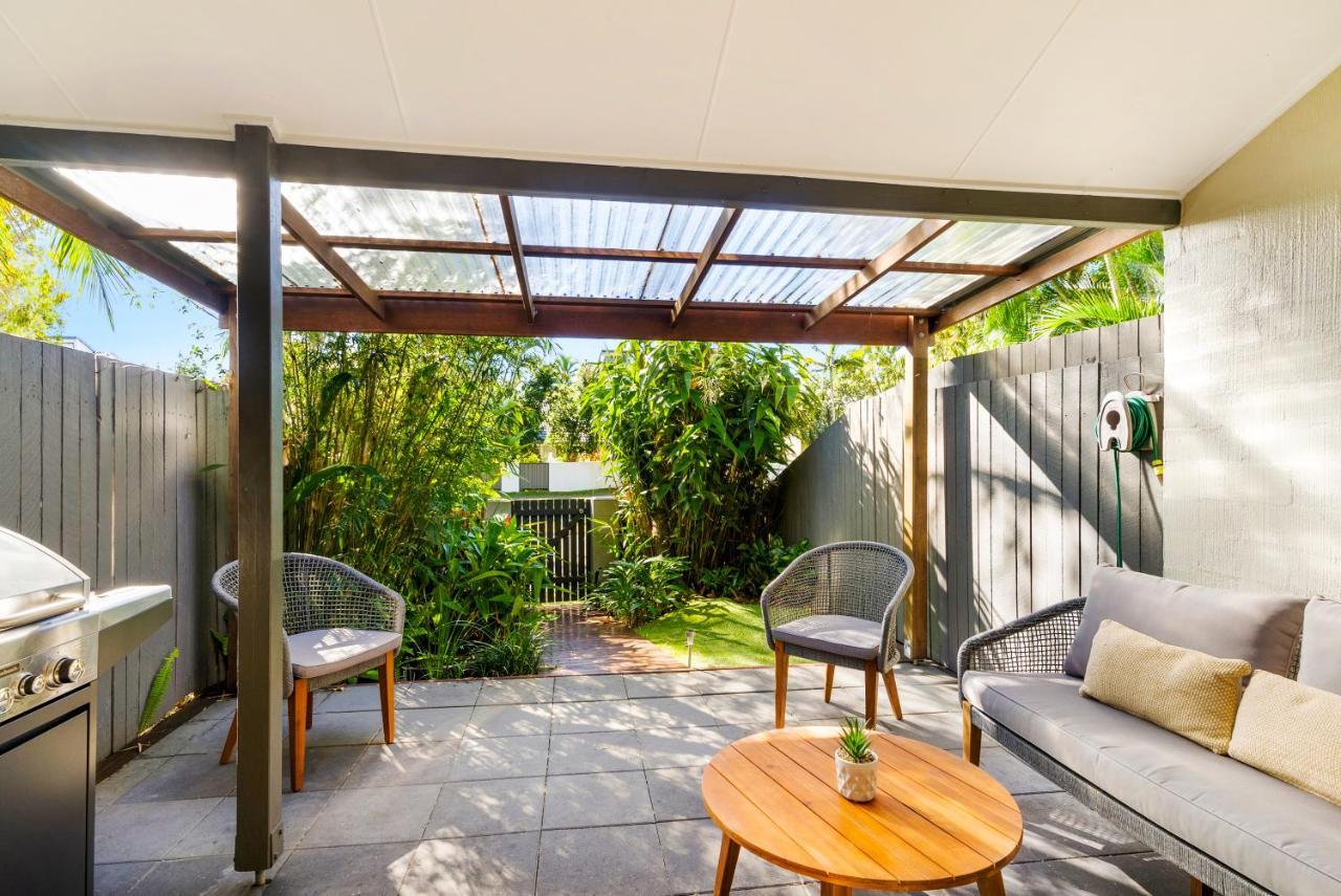 Stylish Townhouse, Private Courtyard Walk To Beach Noosaville Exterior foto
