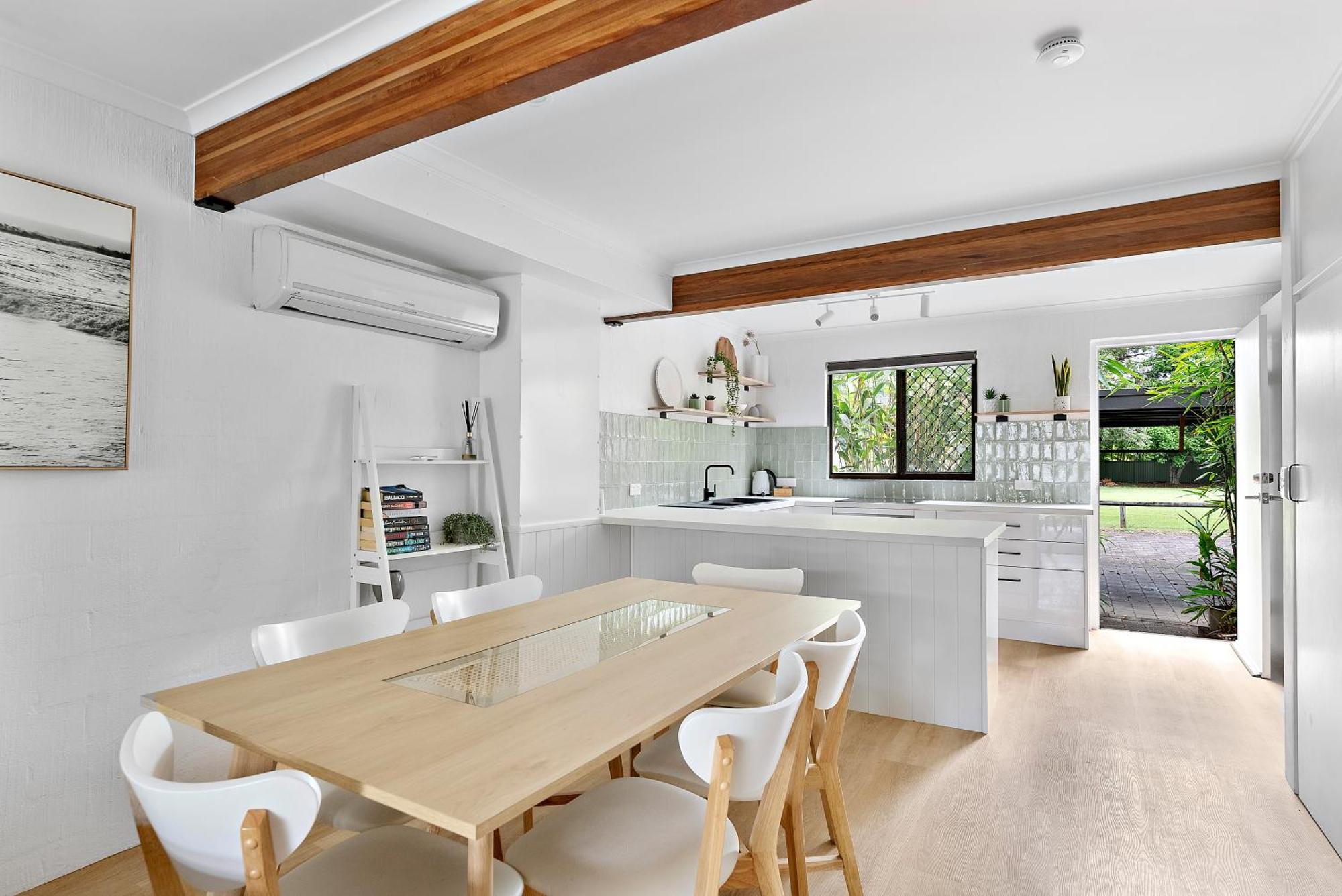 Stylish Townhouse, Private Courtyard Walk To Beach Noosaville Exterior foto